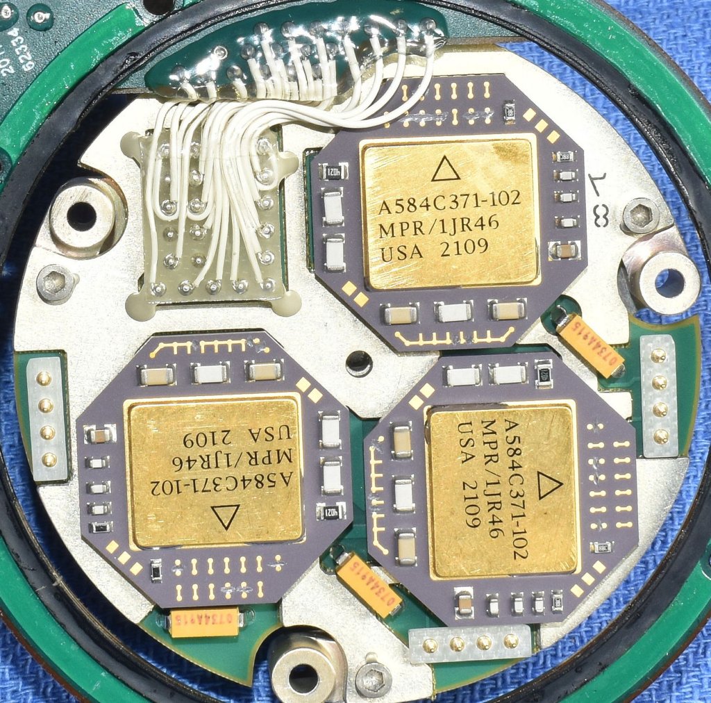 kearfottk600a37401_isap_accelerometers_interface_ics_close1.jpg