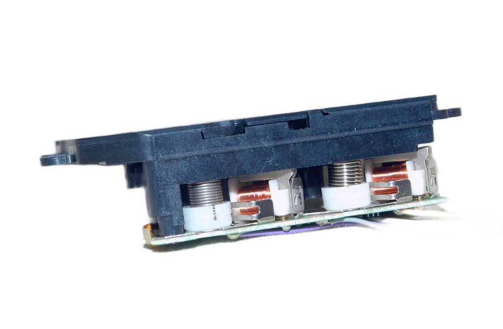 d80shutter_mechanism_outside.jpg